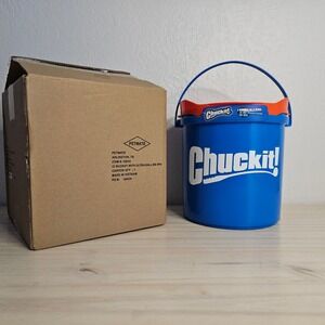 Chuckit! NIB Carry & Clean Bucket Bundle 8 Medium Ultra Balls For Dogs 20-60 lbs